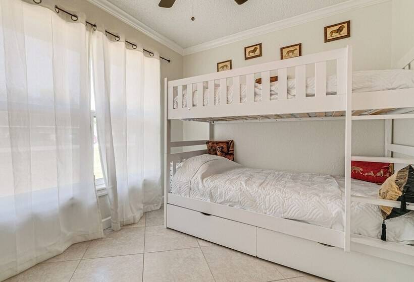 Screened Lanai & Heated Pool: Spring Hill Home