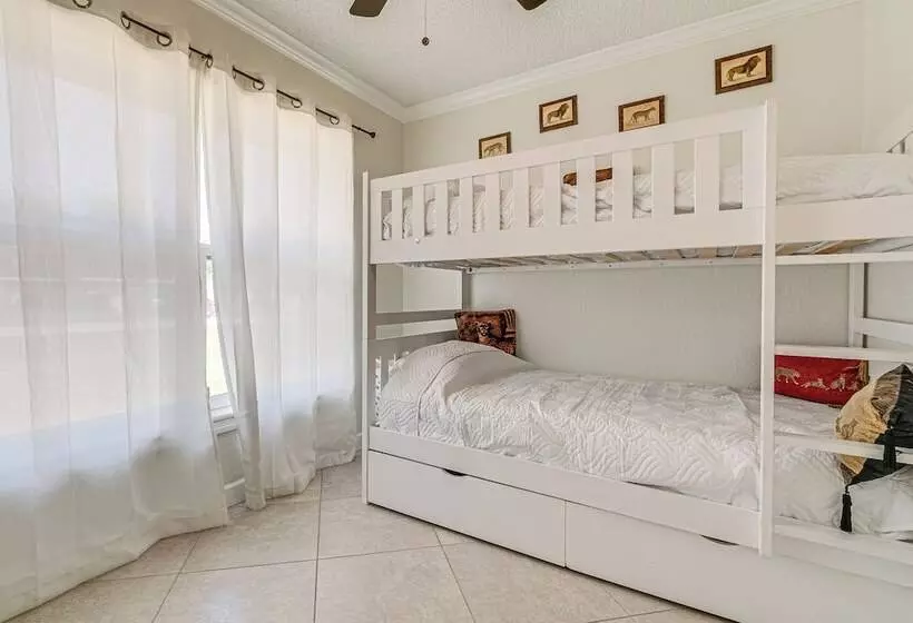 Screened Lanai & Heated Pool: Spring Hill Home