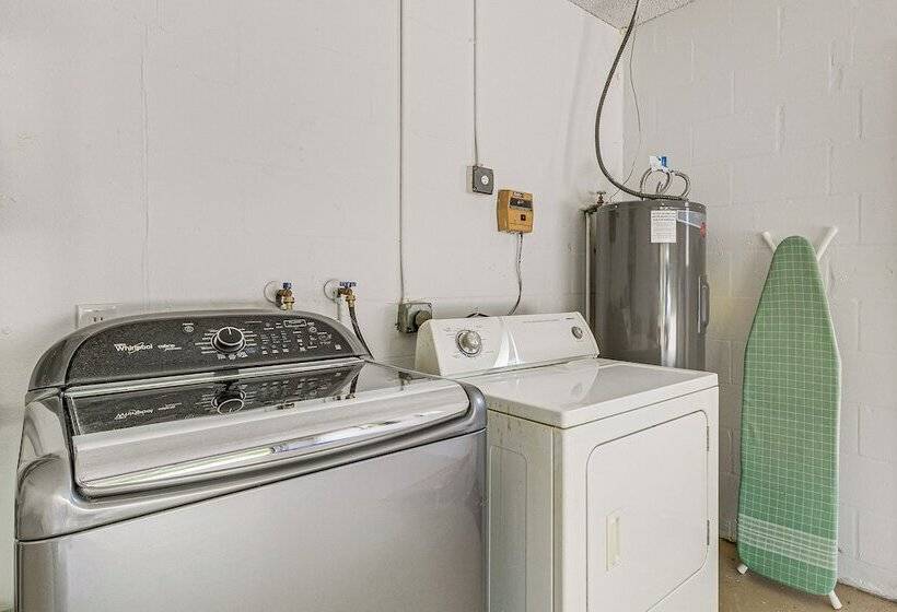 Screened Lanai & Heated Pool: Spring Hill Home