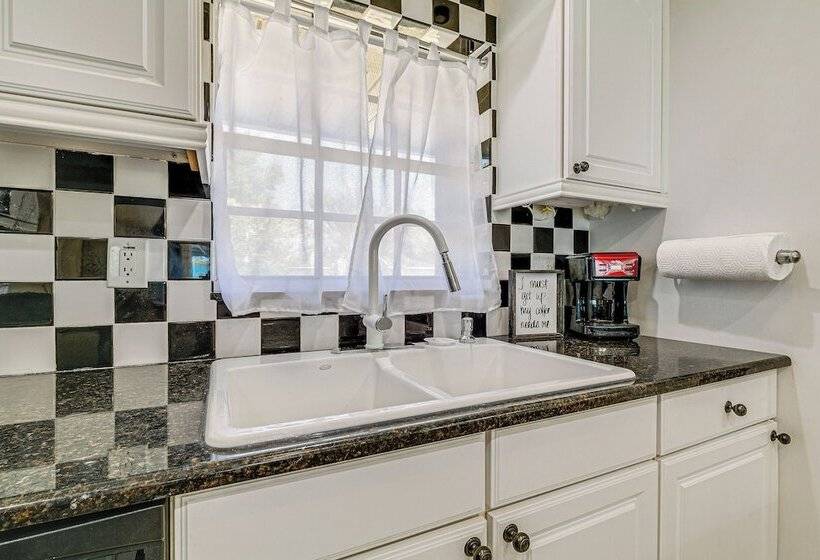 Screened Lanai & Heated Pool: Spring Hill Home