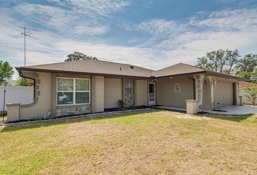 Screened Lanai & Heated Pool: Spring Hill Home