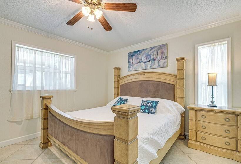 Screened Lanai & Heated Pool: Spring Hill Home