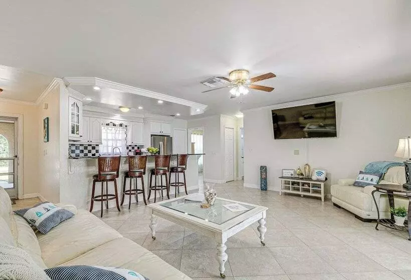 Screened Lanai & Heated Pool: Spring Hill Home