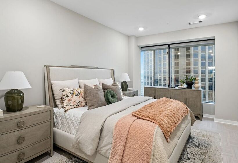 Landing At The 600 Apartments