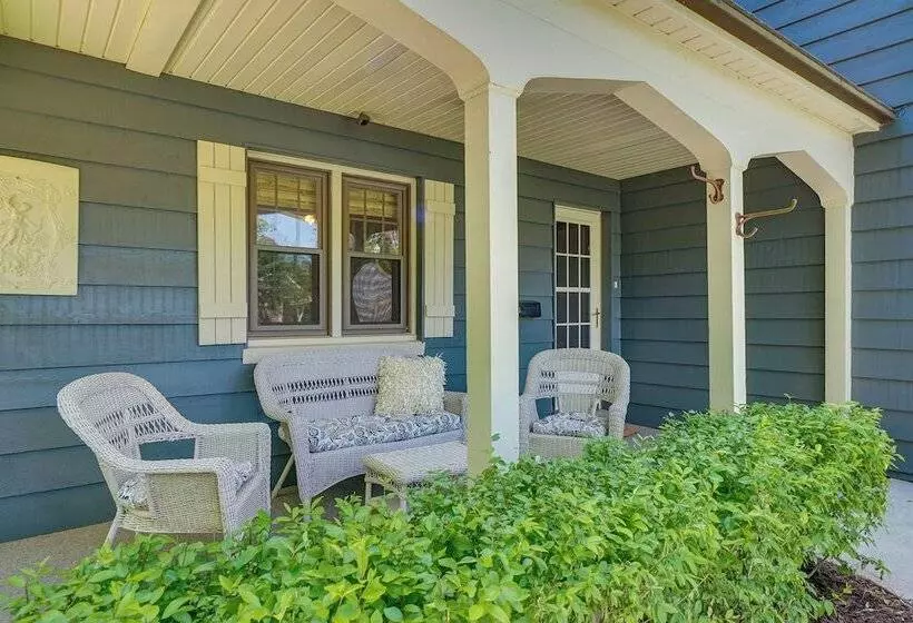 Walkable Thiensville Retreat Near Hiking!