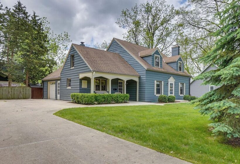 Walkable Thiensville Retreat Near Hiking!