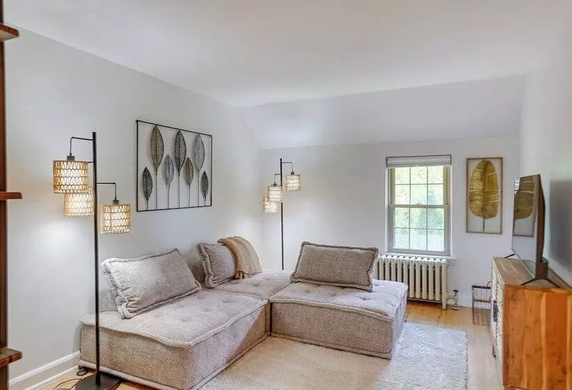 Walkable Thiensville Retreat Near Hiking!