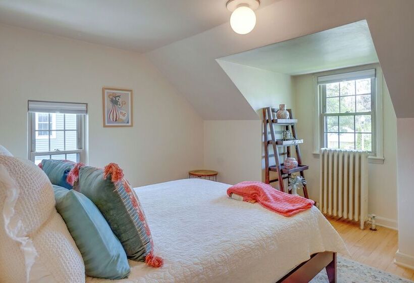 Walkable Thiensville Retreat Near Hiking!