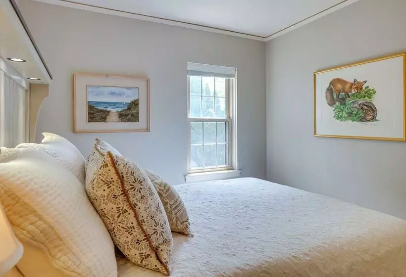 Walkable Thiensville Retreat Near Hiking!