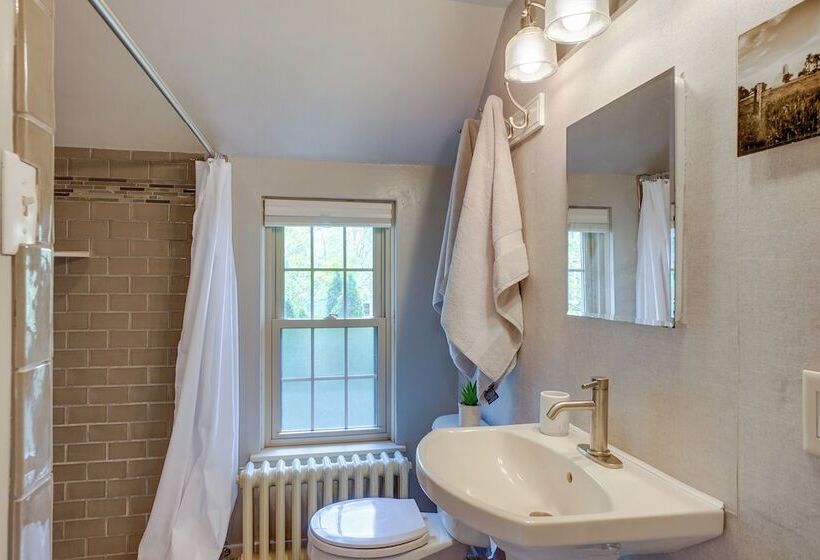 Walkable Thiensville Retreat Near Hiking!