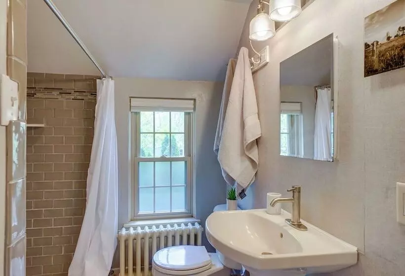 Walkable Thiensville Retreat Near Hiking!