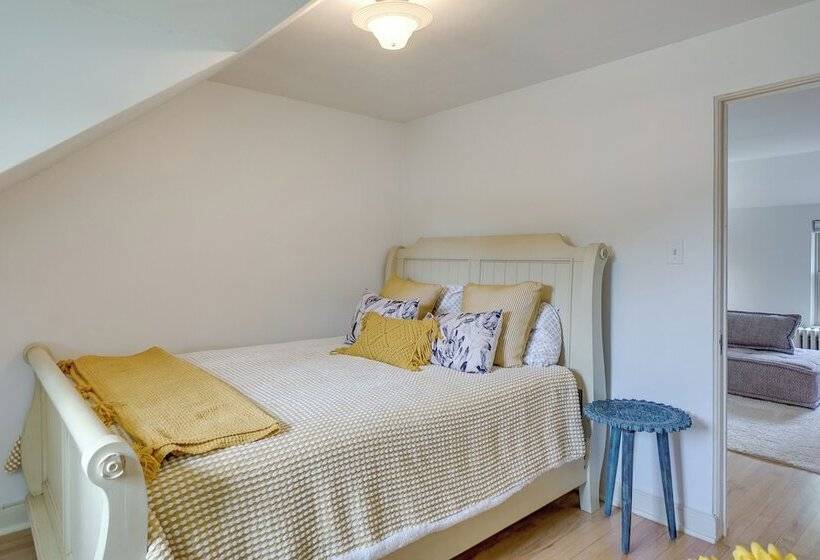 Walkable Thiensville Retreat Near Hiking!