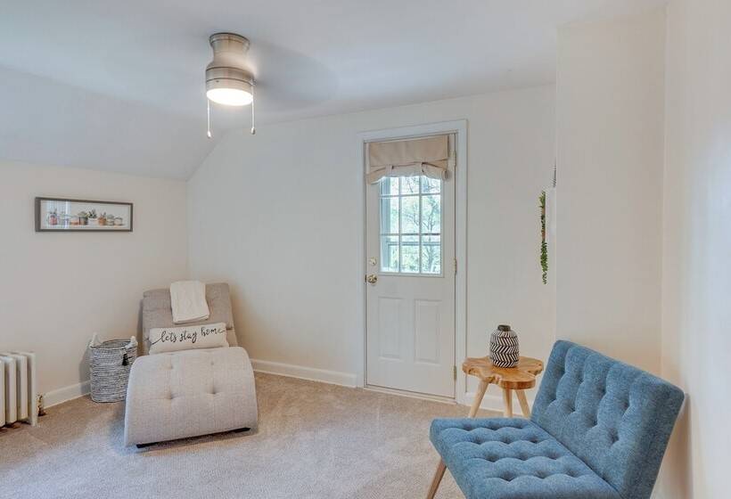 Walkable Thiensville Retreat Near Hiking!