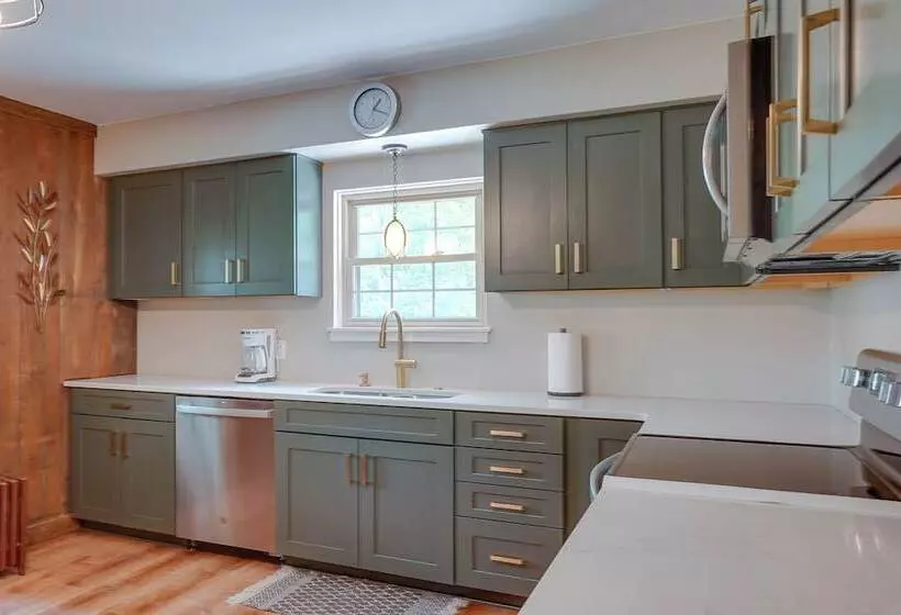 Walkable Thiensville Retreat Near Hiking!