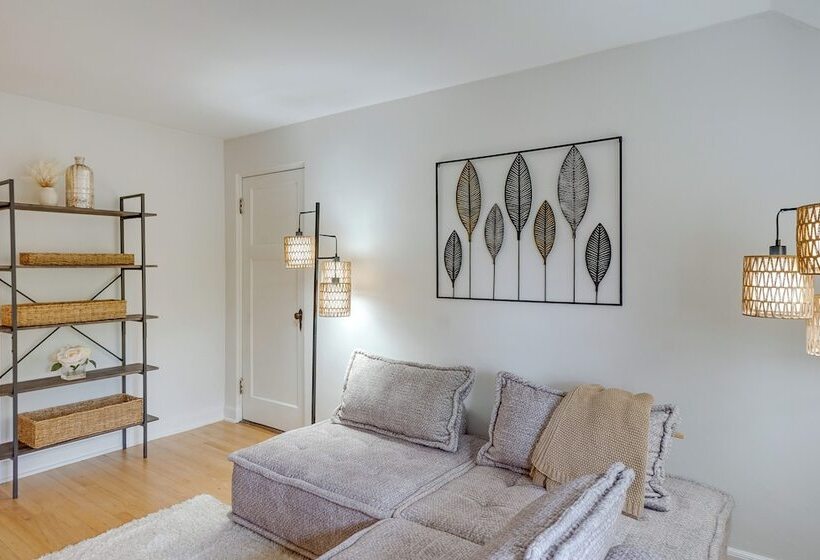 Walkable Thiensville Retreat Near Hiking!