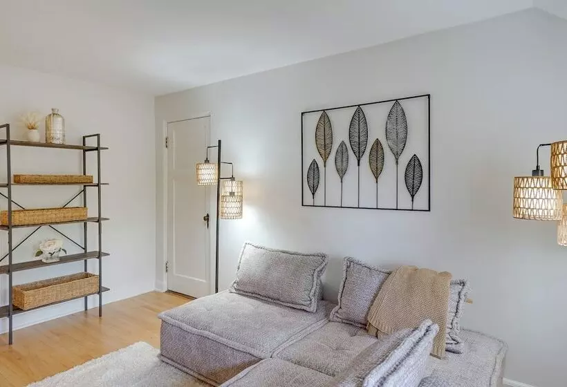 Walkable Thiensville Retreat Near Hiking!