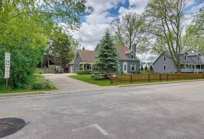 Walkable Thiensville Retreat Near Hiking!