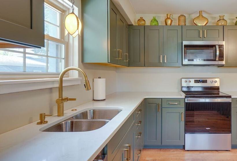 Walkable Thiensville Retreat Near Hiking!