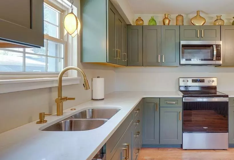 Walkable Thiensville Retreat Near Hiking!