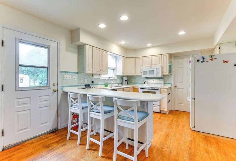 Waterfront Shady Side Home W/ Chesapeake Bay View!