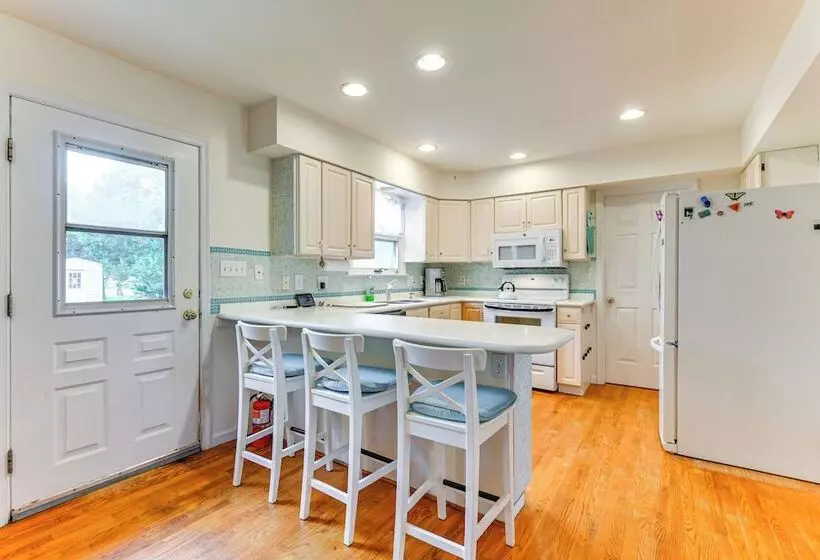 Waterfront Shady Side Home W/ Chesapeake Bay View!