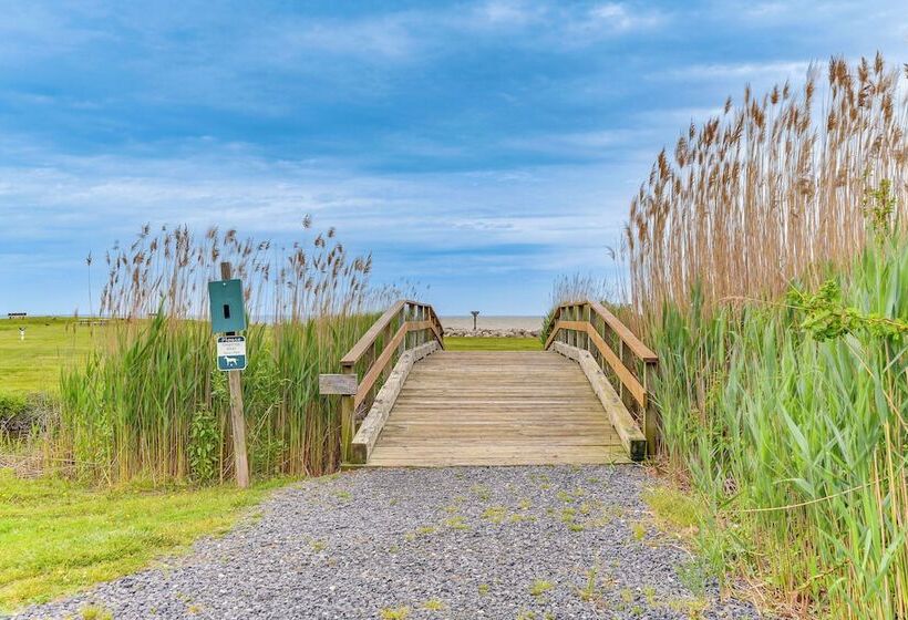 Waterfront Shady Side Home W/ Chesapeake Bay View!