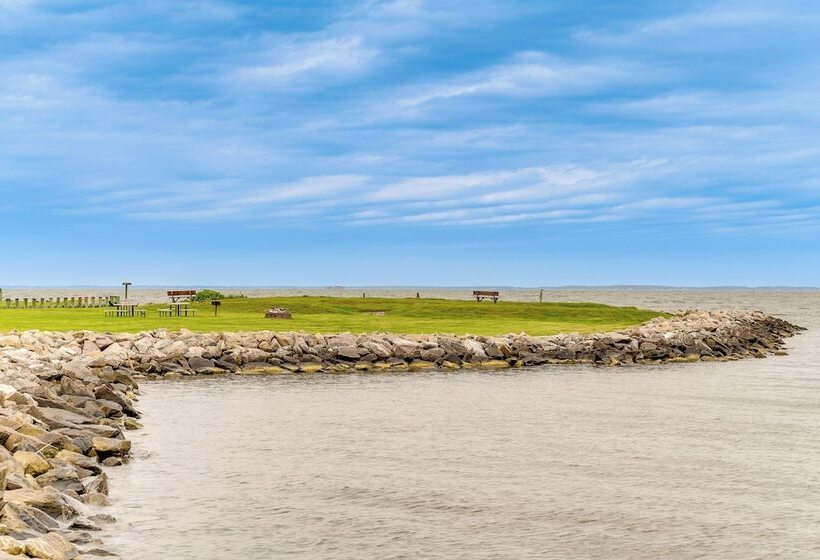 Waterfront Shady Side Home W/ Chesapeake Bay View!