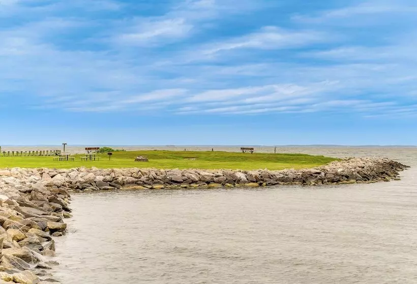 Waterfront Shady Side Home W/ Chesapeake Bay View!