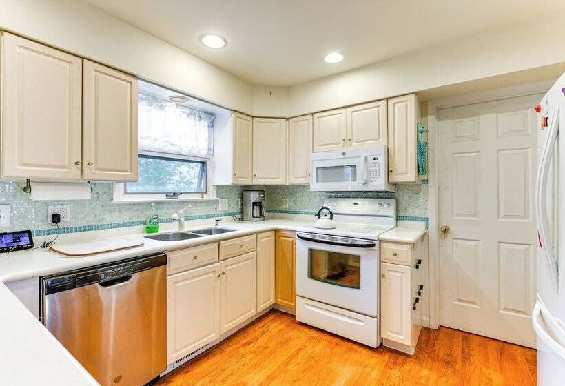 Waterfront Shady Side Home W/ Chesapeake Bay View!