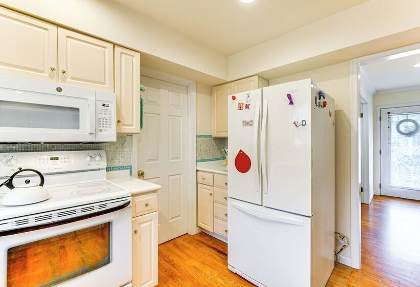 Waterfront Shady Side Home W/ Chesapeake Bay View!