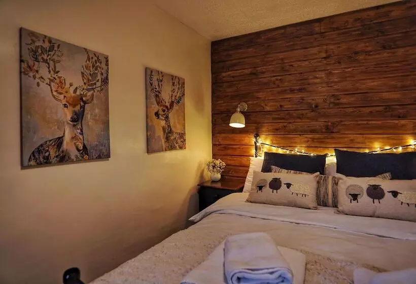 1 Bed 17th Century Stone Cottage In Rural Devon