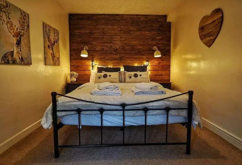 1 Bed 17th Century Stone Cottage In Rural Devon