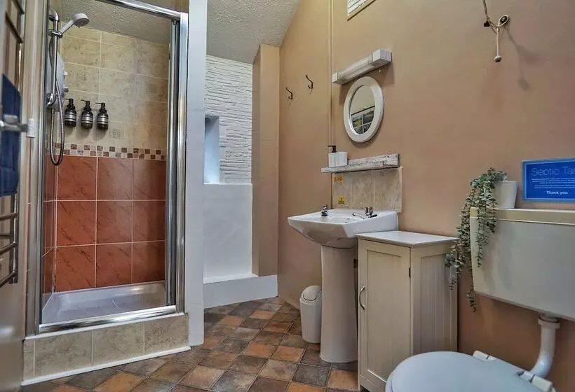 1 Bed 17th Century Stone Cottage In Rural Devon