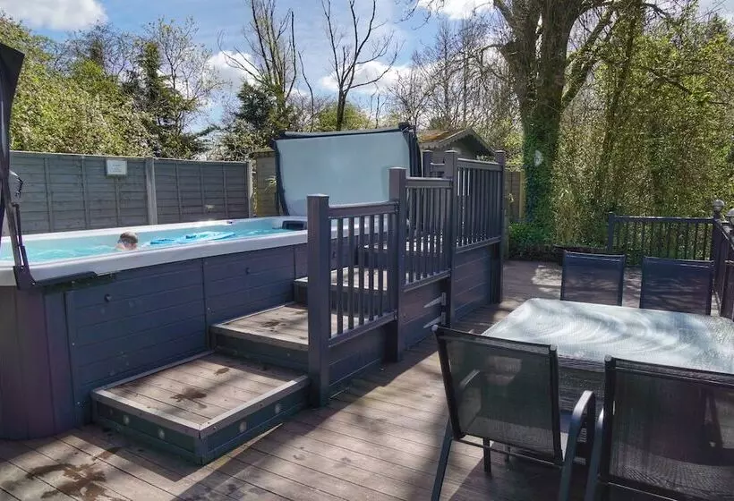 1 Bed 17th Century Stone Cottage In Rural Devon