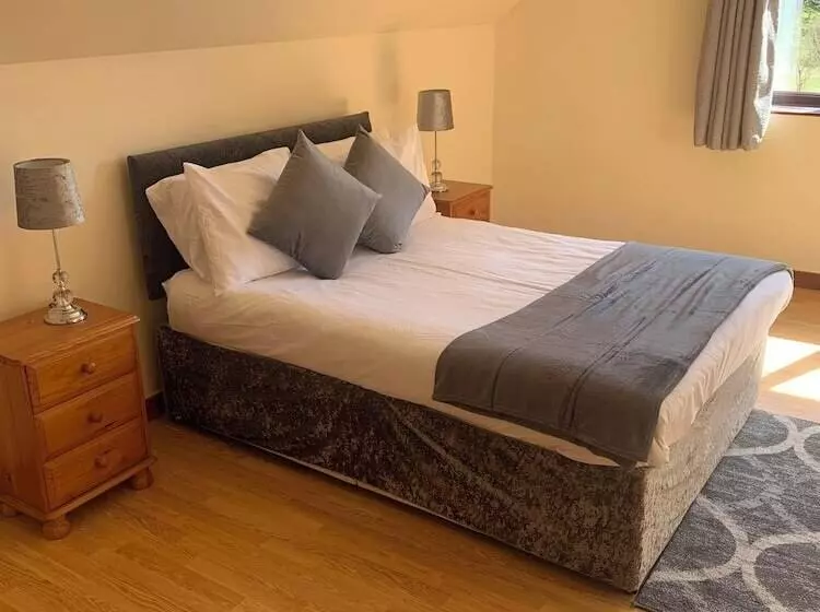 Captivating 5 Bed Cottage With Private Hot Tub