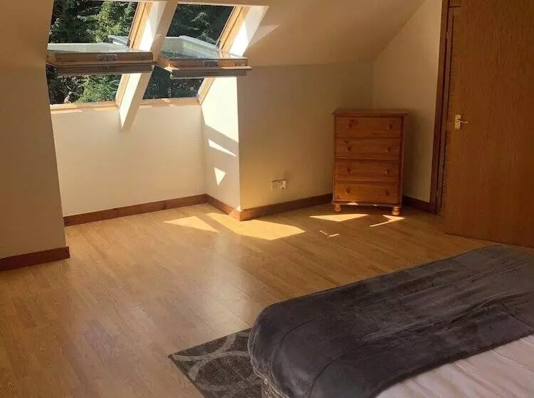 Captivating 5 Bed Cottage With Private Hot Tub