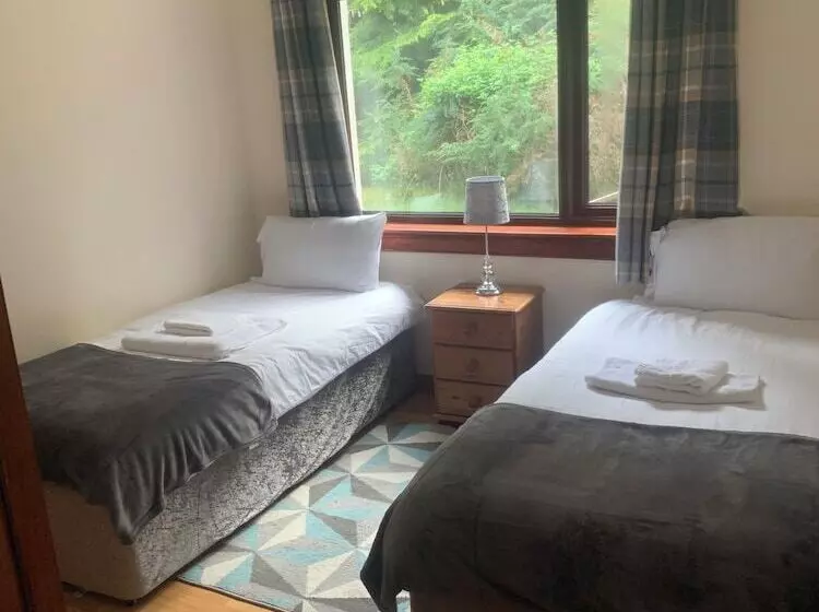 Captivating 5 Bed Cottage With Private Hot Tub