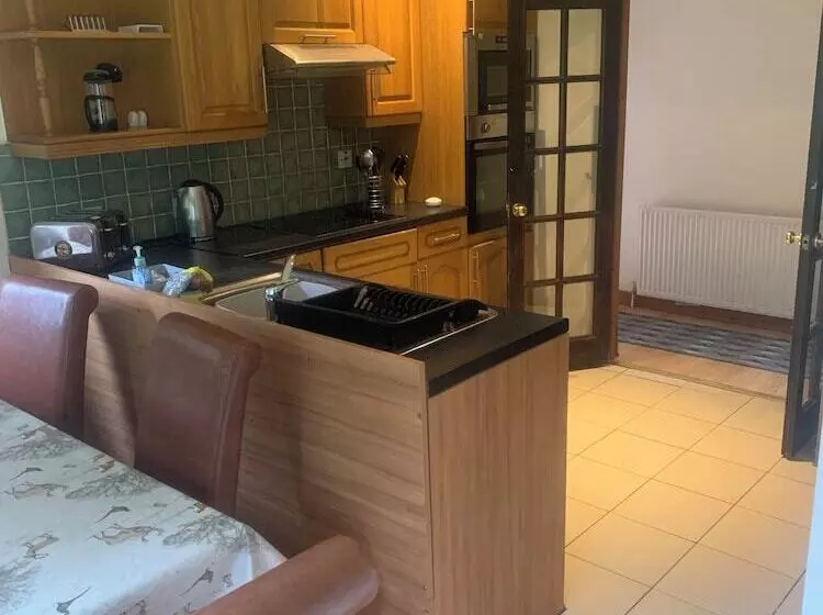 Captivating 5 Bed Cottage With Private Hot Tub