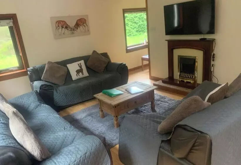 Captivating 5 Bed Cottage With Private Hot Tub