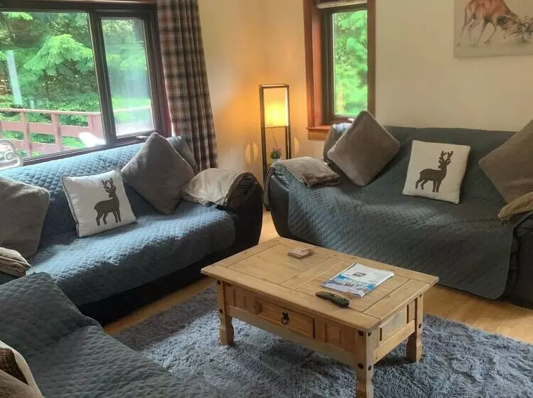 Captivating 5 Bed Cottage With Private Hot Tub