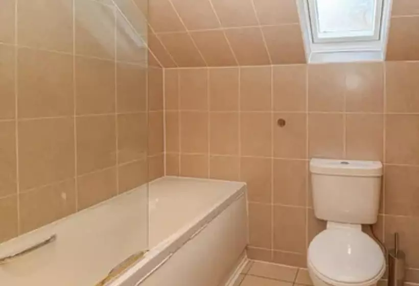 Captivating 5 Bed Cottage With Private Hot Tub