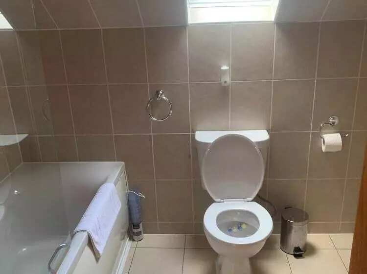 Captivating 5 Bed Cottage With Private Hot Tub