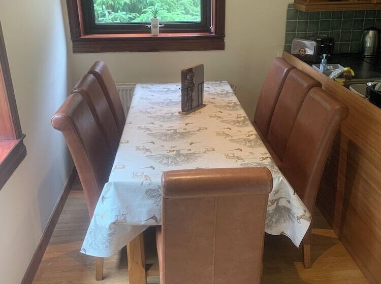 Captivating 5 Bed Cottage With Private Hot Tub