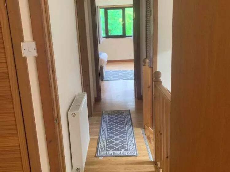 Captivating 5 Bed Cottage With Private Hot Tub