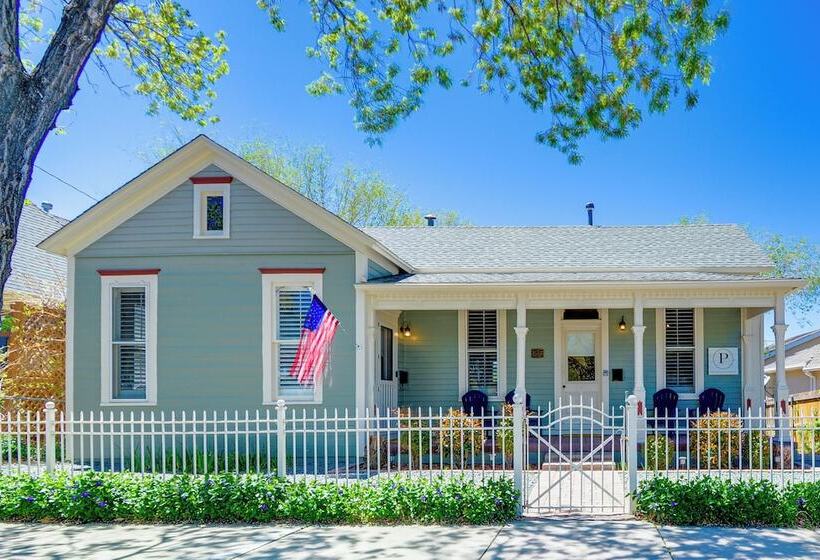 Walk To Courthouse Square: Quiet Home W/ Porch