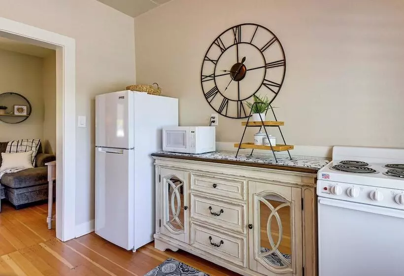 Walk To Courthouse Square: Quiet Home W/ Porch