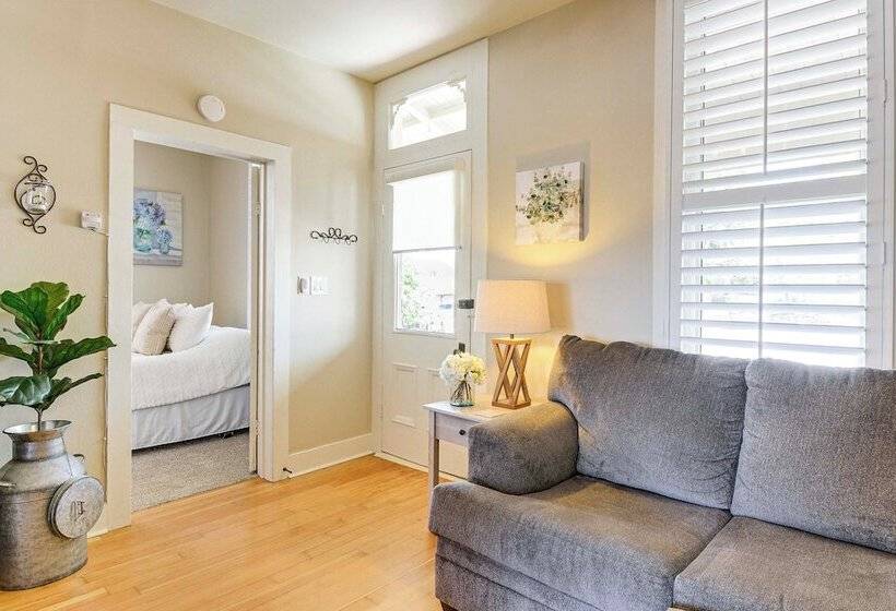 Walk To Courthouse Square: Quiet Home W/ Porch