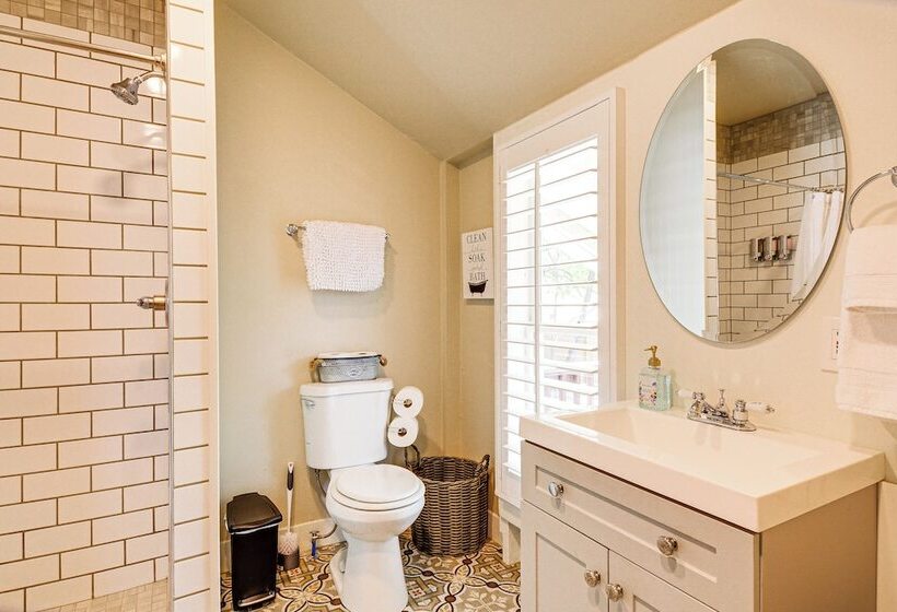 Walk To Courthouse Square: Quiet Home W/ Porch