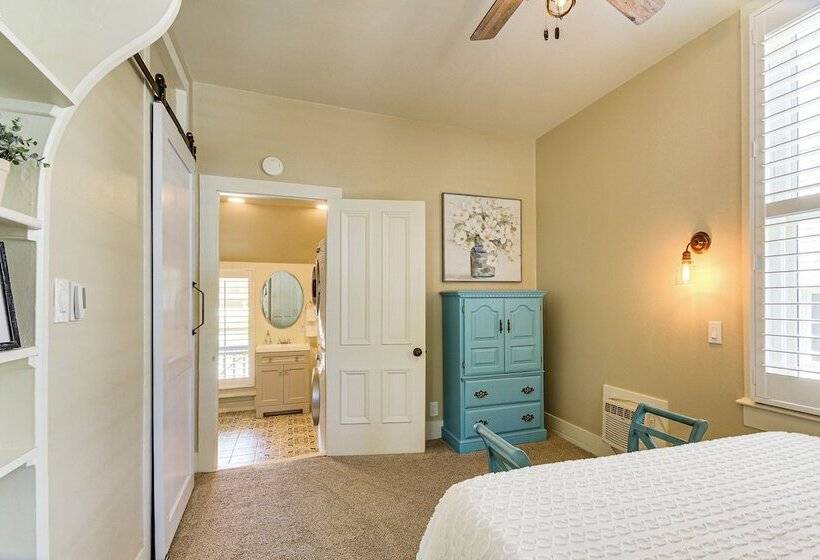 Walk To Courthouse Square: Quiet Home W/ Porch