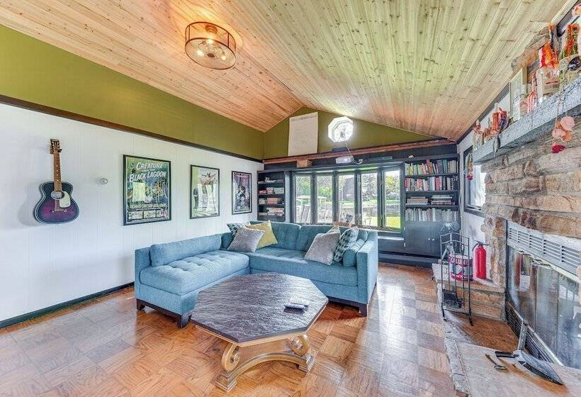 Charming Lake Pistakee Home W/ Kayaks & Patio!